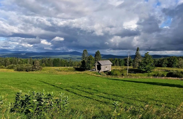 Cabot Plains Farm - stunning vistas, farmhouse, 90 acres w/ covered bridge