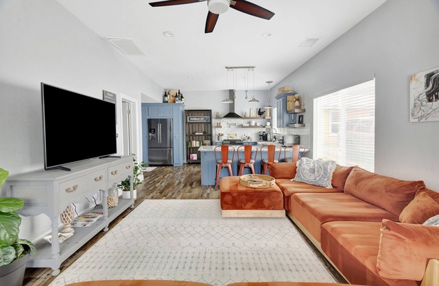 Cactus Casa - Pet, king bed, wlk2DT, Chef's kitchen