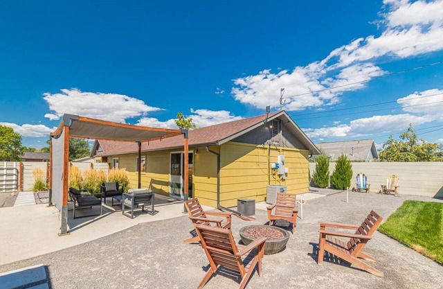 Cactus I - Covered Patio w/ BBQ & Firepit!