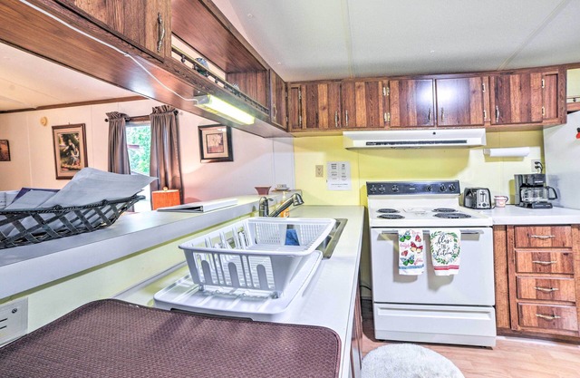 NEW! Cadiz Escape - 6 Mi to Land Between the Lakes