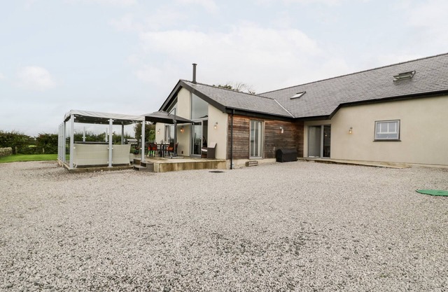CAE SAM, family friendly, luxury holiday cottage in Pentraeth