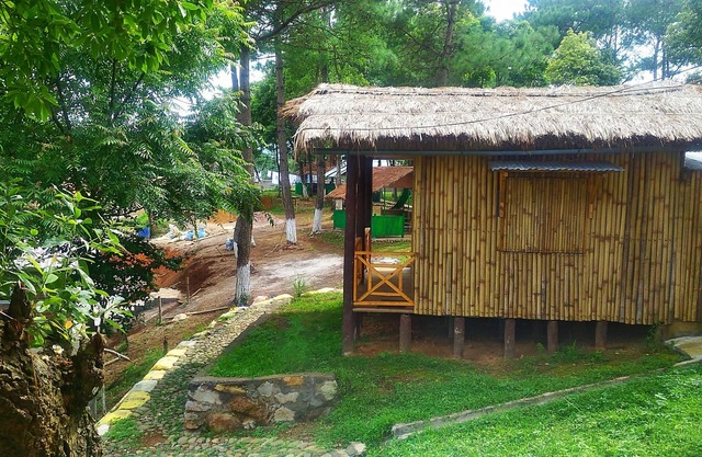 Cafe Umbir - cottages, piscine, cuisine locale dans un séjour à la ferme