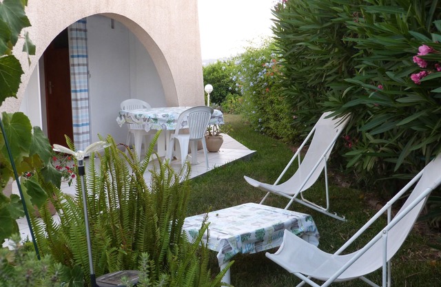 A Cagnes sur mer beau studio dans villa avec terrasse jardin et parking