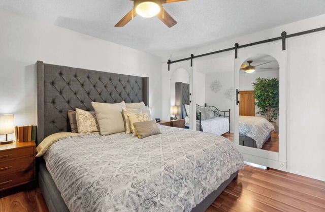 Spacious House, King & Queen beds, full kitchen