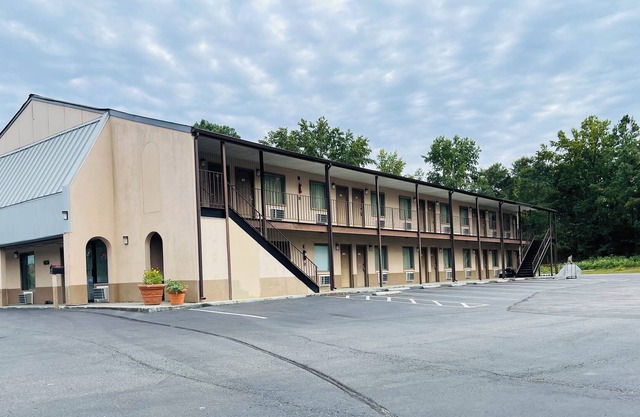 California Inn Petersburg