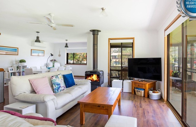 Callala Calm - Pet Friendly - 5 Mins Walk to Beach