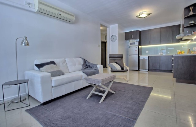 Modern North Adelaide 2 bedroom w/WIFI + parking