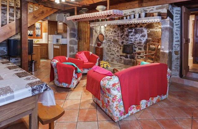 Maison en pierre avec terrasse en Auvergne