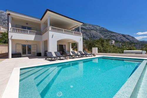 Camadra Villa