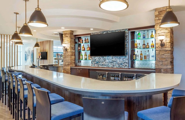 Cambria Hotel Akron - Canton Airport