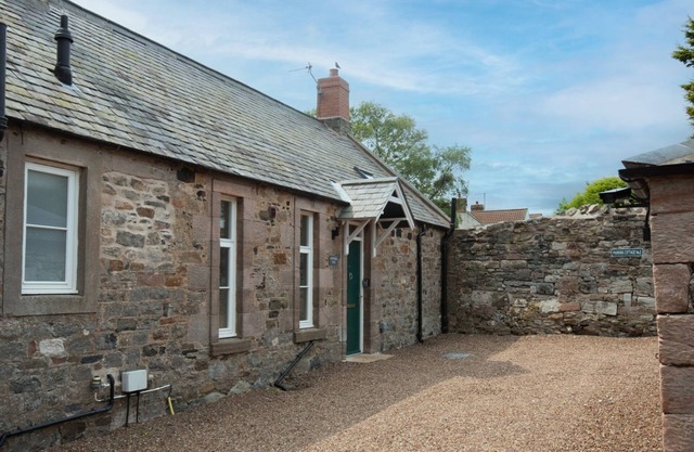 Cambridge House - Cottage Number Two - Sleeping 4 Guests in 2 Bedrooms