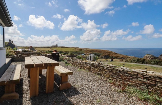 CAMELOT, family friendly, character holiday cottage in Tintagel