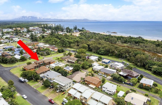 CAMEO COURT UNIT 9 - Beautiful Unit close to town centre.