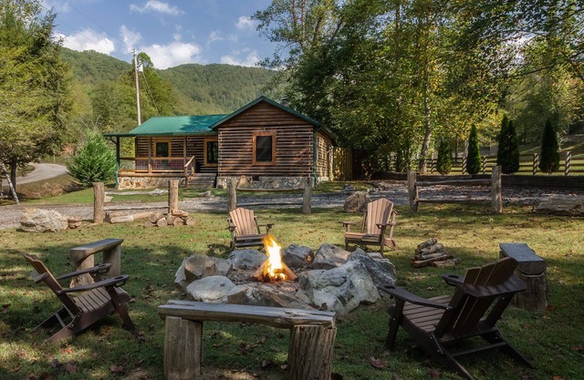 Le Camp Brannum est votre camp de base de Smoky Mountain à moins de 5 minutes de l'entrée du parc national