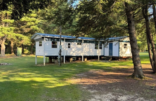 The Blue Roof Cottage - Sleeps 5, Close to the Clarion River and Cooks Forest!