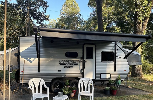 Camper/RV with Fire pit, Games, Grill, Basketball