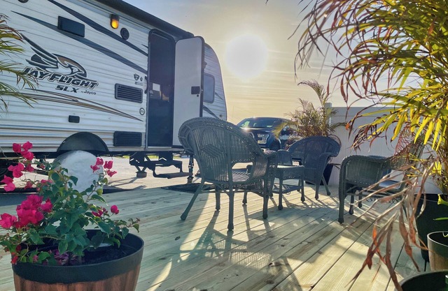 Camper with Bicycles. Close to Beach. Deck & BBQ!