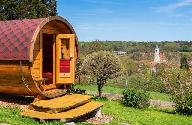 Camping tonneau "Magnolia" entre ville, lacs et montagnes
