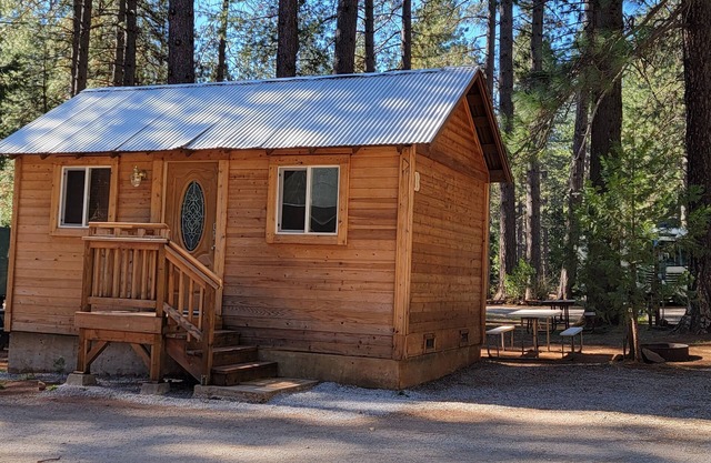 Camping Cabin B with a Lake and Creek, 15 mi from Lassen NP