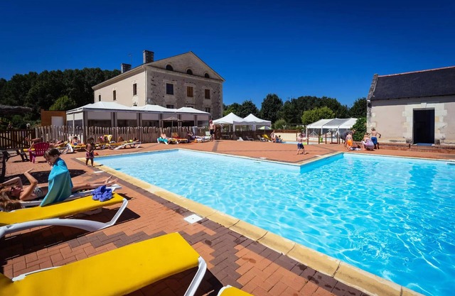 Camping de l'Etang* - Unusual Nature Eco Lodge Tent 3 rooms for 5 people without sanitary facilities