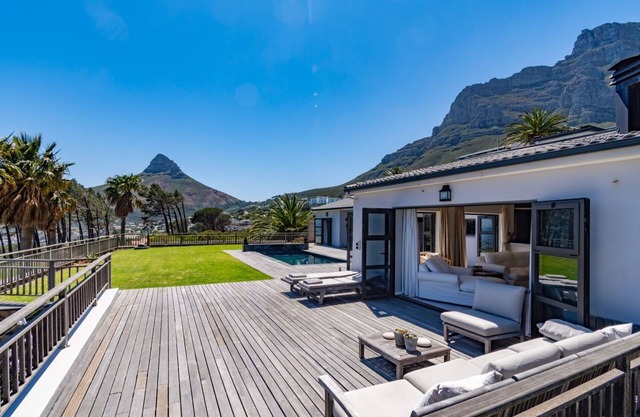 Camps Bay magnificent 360° views off-the-grid house perfect for family holidays