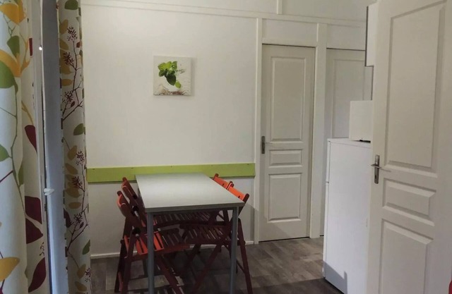 Chalet CONFORT + 27m² climatisé (2 chambres)/ LAVE VAISSELLE / TV INCLUSE / CLIMATISATION- terrasse couverte 4 personnes