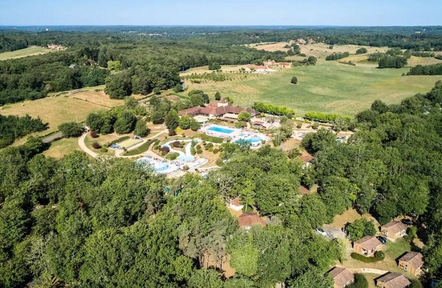 Campsite Saint Avit Loisirs* - Chalet Classic XL 3 rooms 4 adults + 2 children