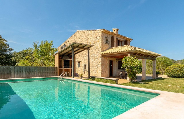 Can Avinent – Votre Refuge Rural avec Piscine et Nature