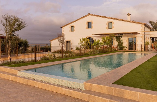 CAN BUFÍ maison incroyable et piscine intérieure