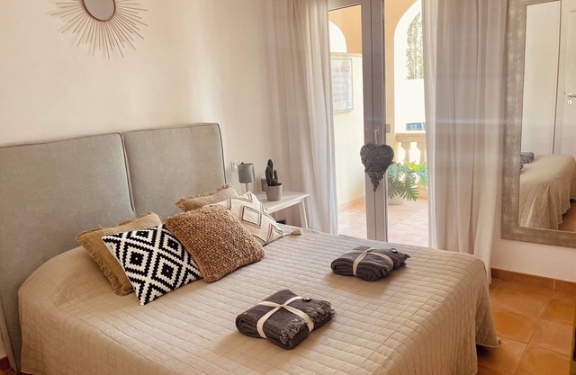 CAN SOMNI - COZY APP. WITH SWIMMING POOL, WINTER HEATING, WIFI, AIR CONDITIONING ...