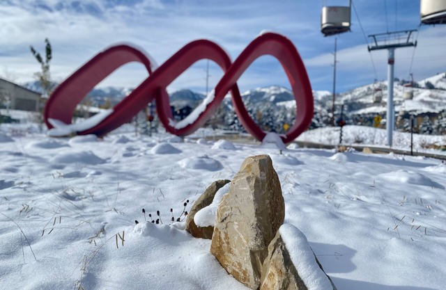 Can't get any closer to lifts than Sundial Lodge! Winter 24/25 open for booking!