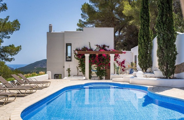 Can Tash - Five Bedroom Villa, Sleeps 10
