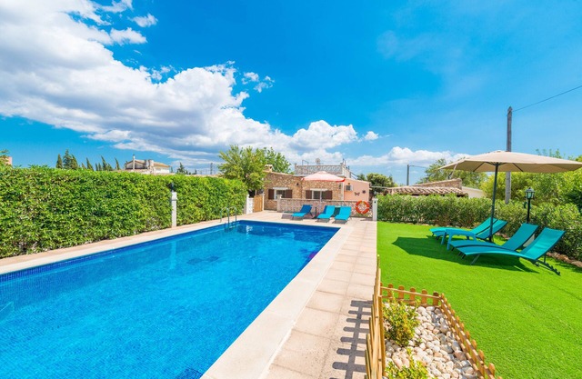 CAN TOMEU - Beautiful villa with private garden and pool in a quiet area. Free WiFi