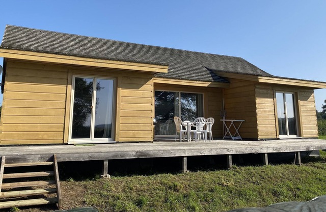Maison canadienne en bois avec piscine près des Canaux