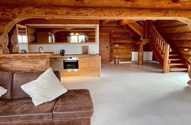 Canadian wooden house with panoramic views, ideal for holidays with your four-legged friend