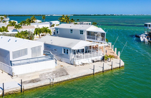 Canal front, dockage, 2 bedroom, 2 bath