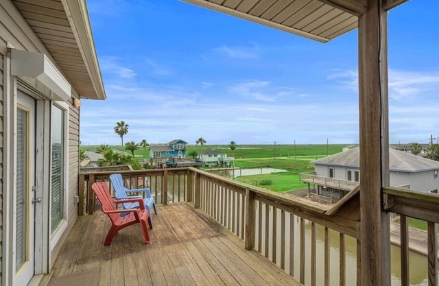 Hook, Wine & Sinker|BeachBox|Pool Table/Fire Pit