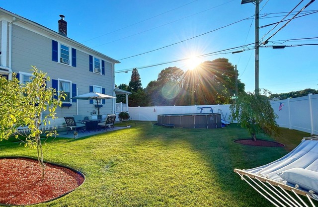 Canal Retreat: Easy Cape Access with Seasonal Pool