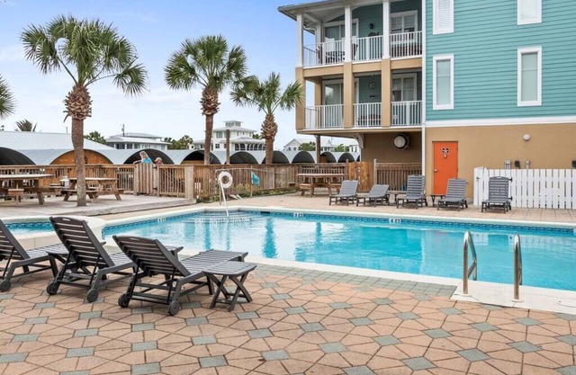 Condo Near Beach with Pool and Hot Tub, Balcony with Canal View, Beach Wagon