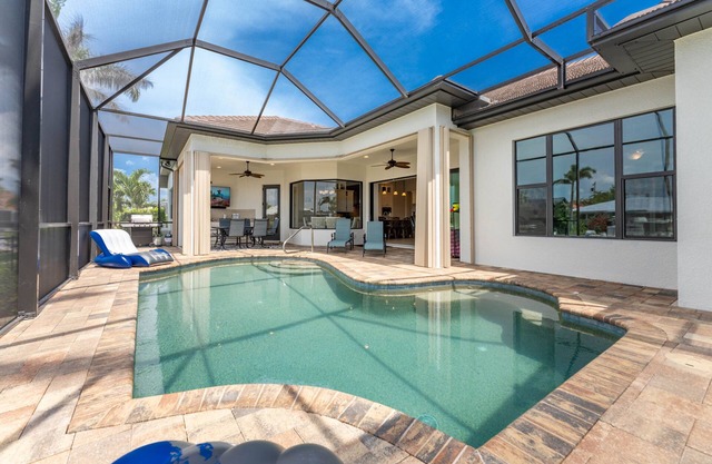 Canal Waterfront home just minutes from Charlotte Harbor, Saltwater Pool!