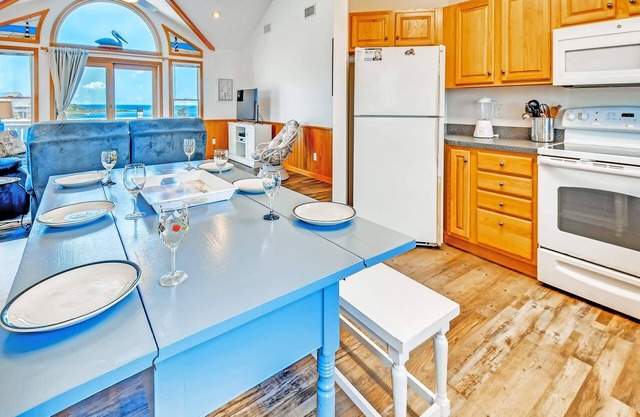 Cozy canalfront w/ Private Dock/Bring your windsporting gear to L'ESCAPE