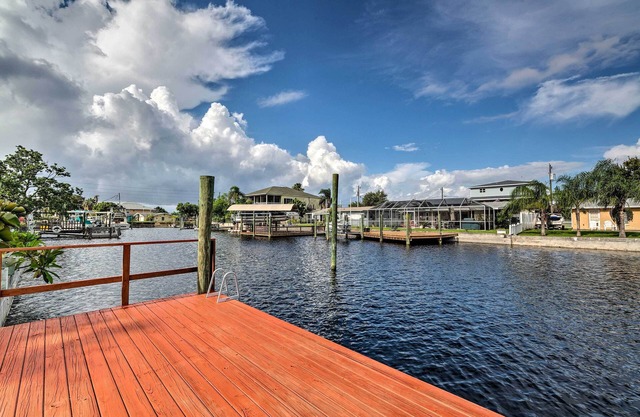 NOUVEAU! Canalfront Hudson Home avec quai pour bateau, barbecue et climatisation