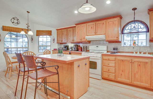 Canalfront Port Isabel Cottage: 5 Mi to Beach!