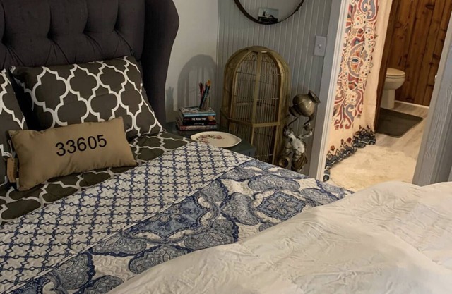 Canary Ann Studio: Minutes to Downtown Tampa, Historic Ybor, Cruise Port, Amalie