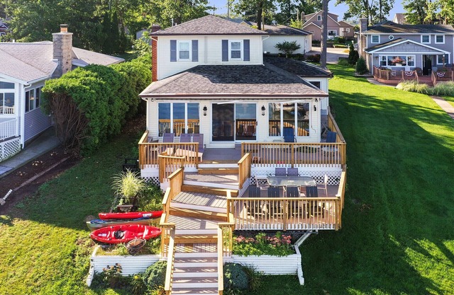 Canary Cove: Cute Lake Home, Pontoon INCLUDED, near Notre Dame