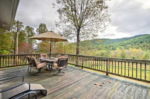 Candler Cabin with Deck and Mount Pisgah Views!
