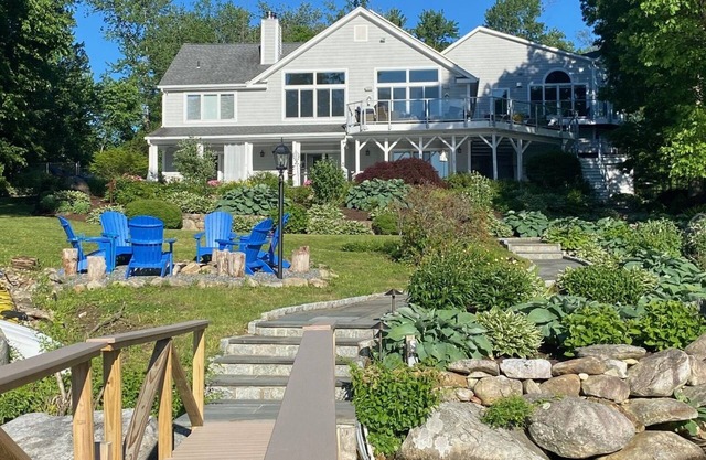 Candlewood Lake Perfection: Grande maison avec piscine sur le lac pour 13-19 personnes.