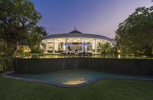 Bali de luxe - Découvrez le paradis tropical dans ce superbe domaine riverain de 2 hectares.