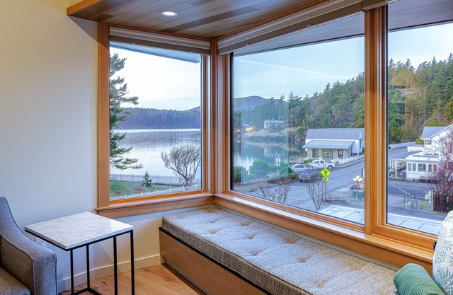 Canoe - Warm and Cozy with View