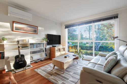 Canterbury Comfort - Easy Living Close to City Links